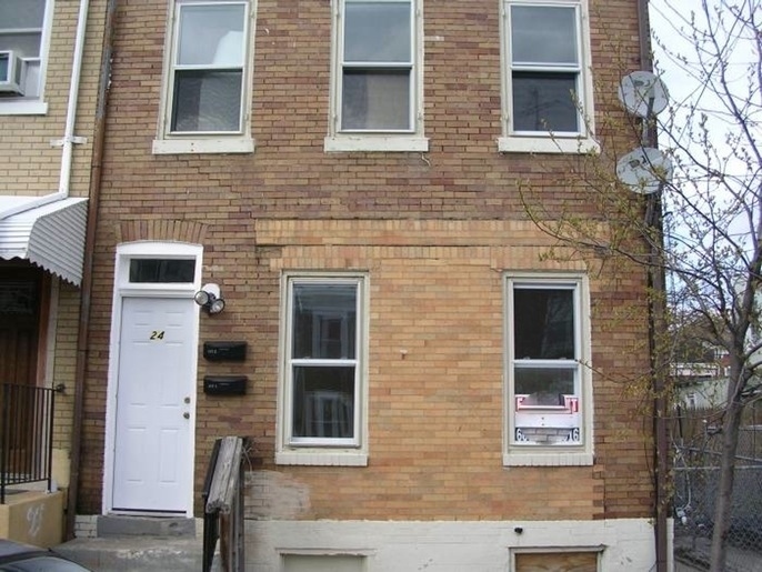 24 Emory Ave-Unit -Apt. 2 in Trenton, NJ - Building Photo