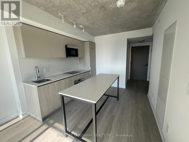 47-1347 Mutual St in Toronto, ON - Building Photo - Building Photo