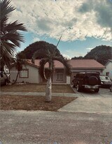 15384 SW 178th St in Miami, FL - Building Photo