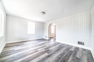 8524 Water Oak Rd in Parkville, MD - Building Photo - Building Photo