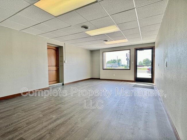 702 E Main St