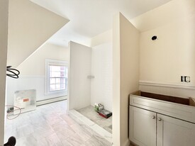 49 Forbes St, Unit 3 in Boston, MA - Building Photo - Building Photo