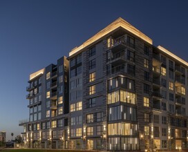 Portico Waterfront in Oakland, CA - Foto de edificio - Building Photo