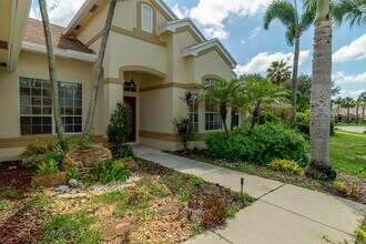 1070 Sweet Briar Pl in Wellington, FL - Building Photo - Building Photo