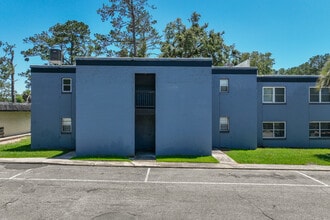 Palms West Condominiums in Tallahassee, FL - Building Photo - Building Photo