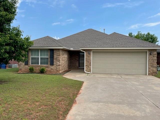605 E Juniper Ln in Mustang, OK - Foto de edificio