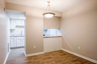 The Life at Edgewater Landing in Columbus, OH - Building Photo - Building Photo