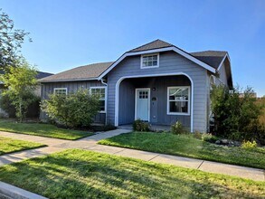20688 White Dove Ln in Bend, OR - Building Photo - Building Photo