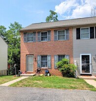 70 Ironstone Dr in Elizabethtown, PA - Building Photo