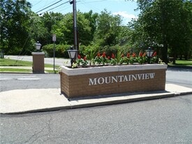 155 Sierra Vista Ln in Valley Cottage, NY - Building Photo