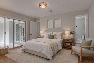 2813 Pine Ridge Ln in Virginia Beach, VA - Building Photo - Building Photo