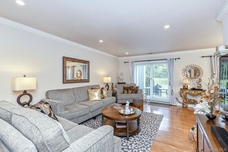 908 Fenway Rd in Saint James, NY - Foto de edificio - Building Photo