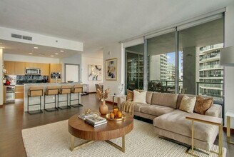 1050 Brickell Ave, Unit 3406 in Miami, FL - Foto de edificio - Building Photo