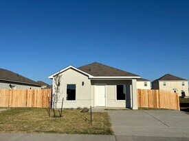5807 Colegio Ln in Laredo, TX - Building Photo