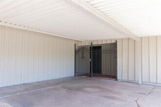 10139 Elmhurst St in Houston, TX - Foto de edificio - Building Photo