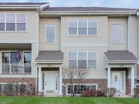 613 Pheasant Trail in St. Charles, IL - Building Photo