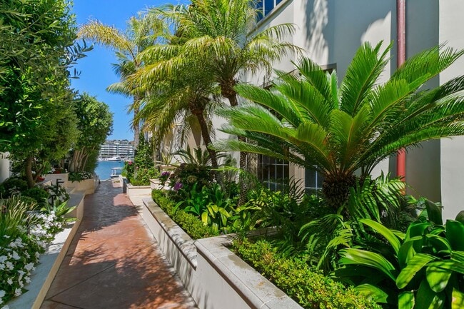 500 Via Lido Nord in Newport Beach, CA - Foto de edificio - Building Photo
