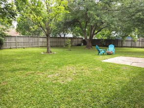 5205 Winding Brook Dr in Dickinson, TX - Building Photo - Building Photo
