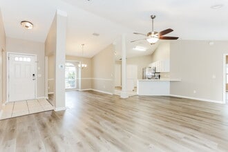 1554 Mountain Lake Dr W in Jacksonville, FL - Building Photo - Building Photo