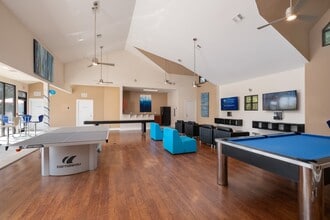 The Crossing at Santa Fe in Gainesville, FL - Foto de edificio - Building Photo