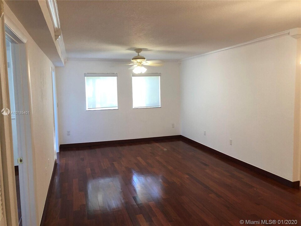 269 NW 7th St-Unit -219 in Miami, FL - Building Photo