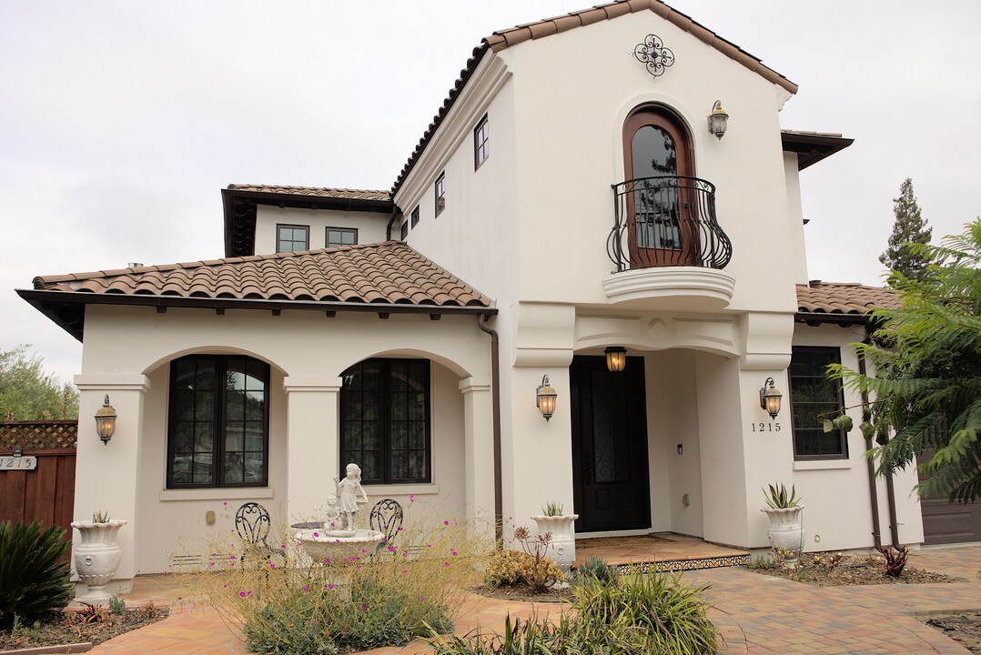1215 Altamead Dr in Los Altos, CA - Building Photo