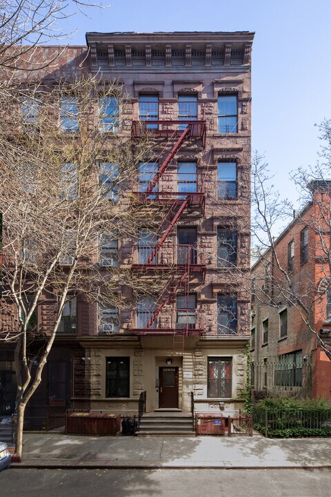 353 W 115th St in New York, NY - Building Photo