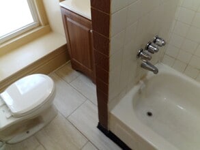 1126 W Rockland St, Unit 3 in Philadelphia, PA - Building Photo - Building Photo