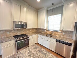 8027 Seville Ct in Baton Rouge, LA - Foto de edificio - Building Photo