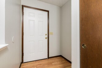 898 Linworth Rd E in Columbus, OH - Building Photo - Building Photo