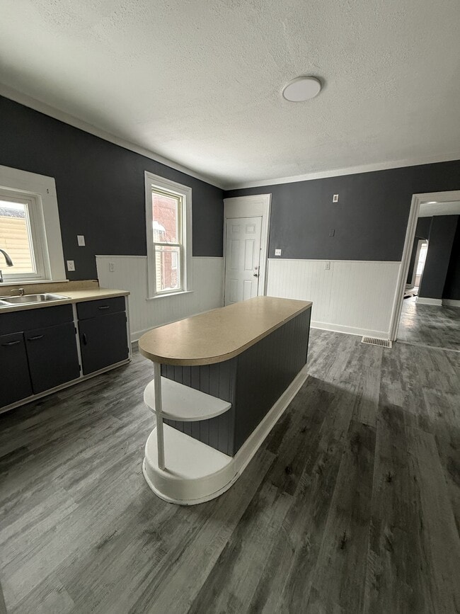 property at 313 E 7th St