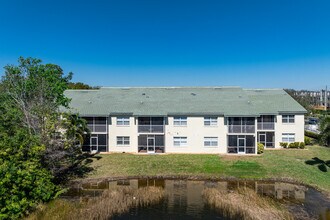 4945 Cougar Ct S in Naples, FL - Foto de edificio - Building Photo