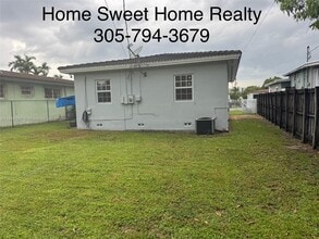 458 SE 3rd St in Hialeah, FL - Building Photo - Building Photo