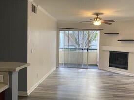 5515 Canoga Ave, Unit 112 in Woodland Hills, CA - Building Photo