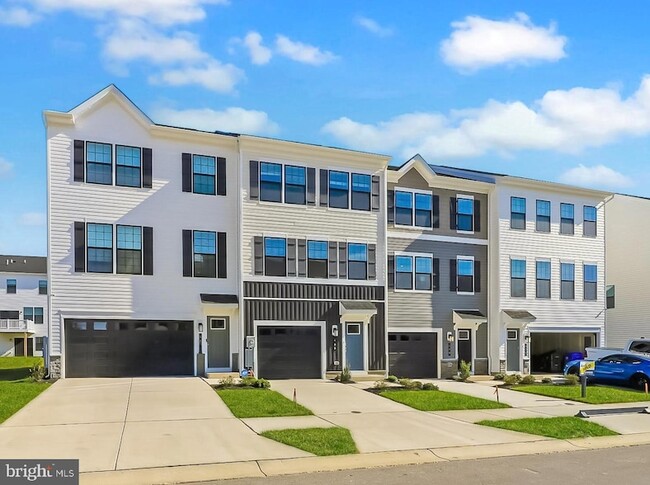 466 Still Feather Ave