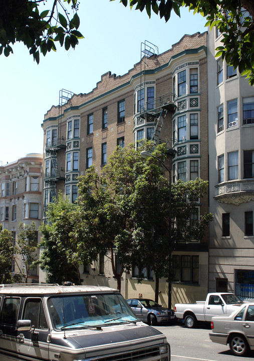 Sierra Madre Apartments in San Francisco, CA - Building Photo