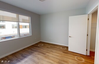 60 Rogers St, Unit 421 in Cambridge, MA - Building Photo - Building Photo