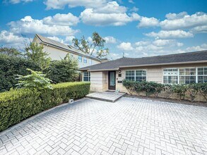 4525 Maple St in Bellaire, TX - Building Photo - Building Photo