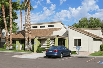 The Summit Apartments in Phoenix, AZ - Foto de edificio - Building Photo