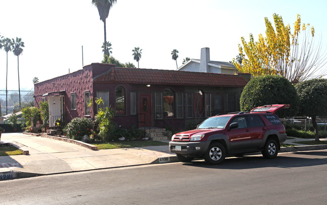 4936 Stratford Rd in Los Angeles, CA - Building Photo - Building Photo