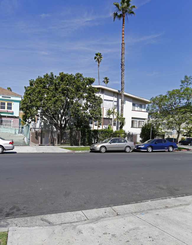 401 S St Andrews Pl in Los Angeles, CA - Foto de edificio - Building Photo