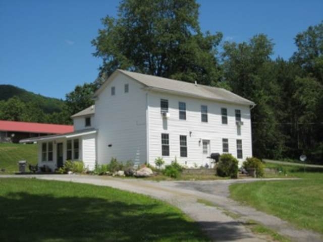 249 Old Saratoga Rd in Gansevoort, NY - Foto de edificio