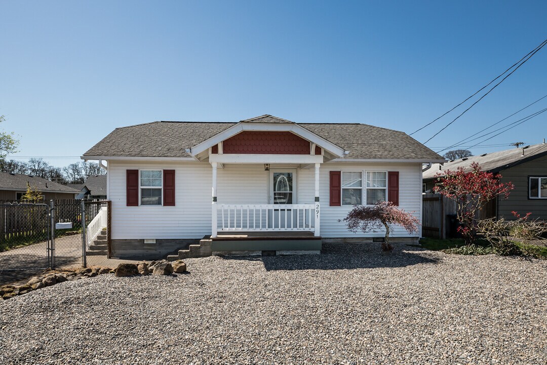 291 S 14th St in Saint Helens, OR - Building Photo