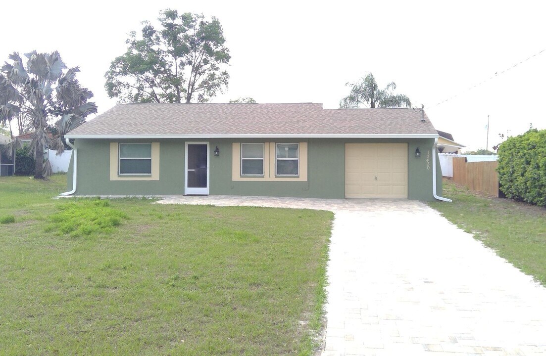 13430 Amanda Ave in Spring Hill, FL - Building Photo
