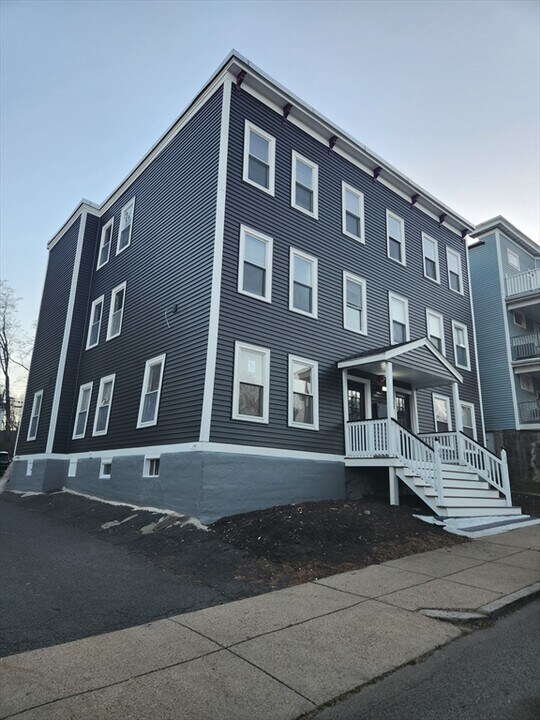 46 Fuller St, Unit 1 in Boston, MA - Building Photo