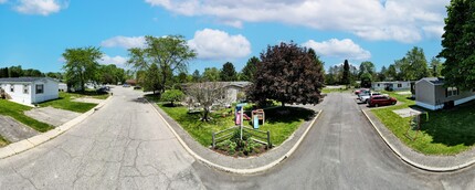 Kingsbrook Estates in Almont, MI - Foto de edificio - Building Photo