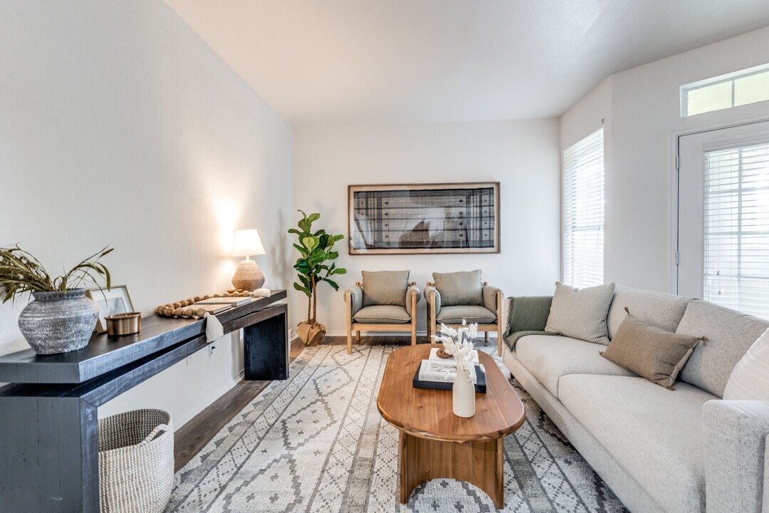 Creekstone in Austin, TX - Building Photo