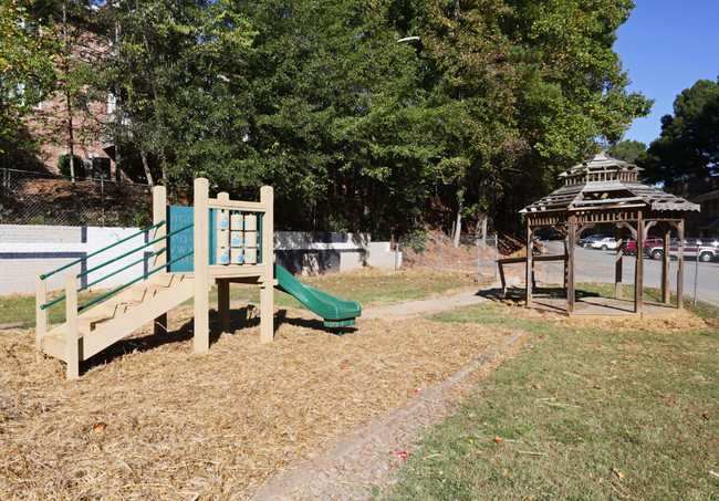 Pavilion Place in Atlanta, GA - Building Photo - Building Photo