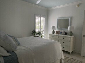290 Sunrise Dr, Unit 212 in Key Biscayne, FL - Building Photo - Building Photo