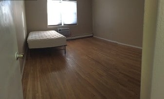 38 Woodedge Ave, Unit 2 in Edison, NJ - Building Photo